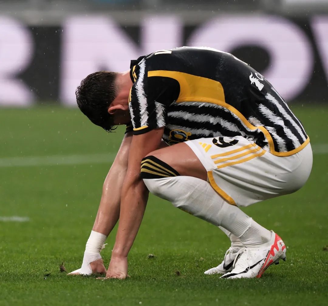 伏的阵容更 伏的阵容更