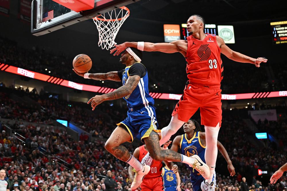 场球员逼抢 场球员逼抢