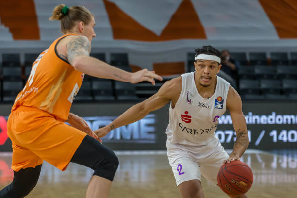 的表现中给 的表现中给