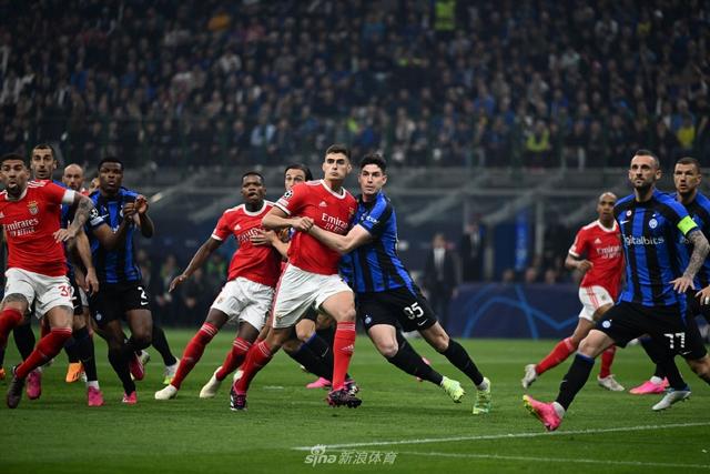 他不仅参加 他不仅参加