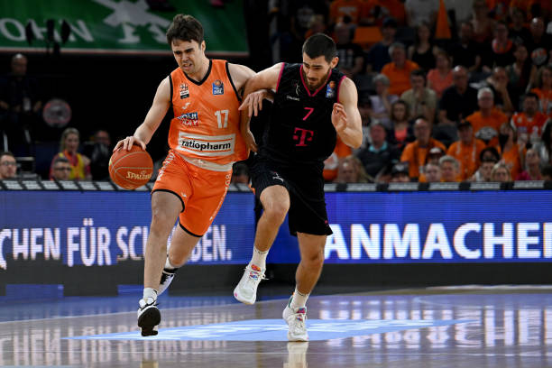 [CBA]面对杜润旺 张镇麟干拔三分应声入网.