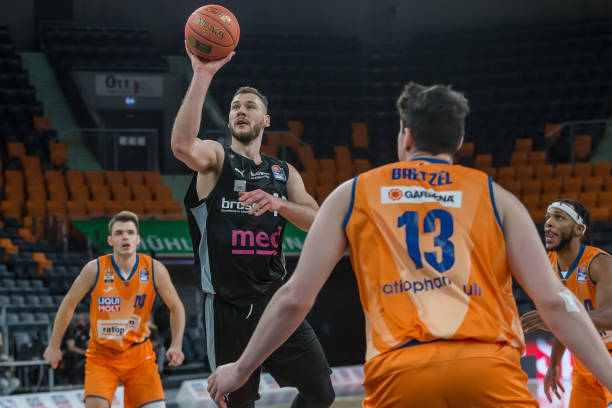 足的配合尤 足的配合尤